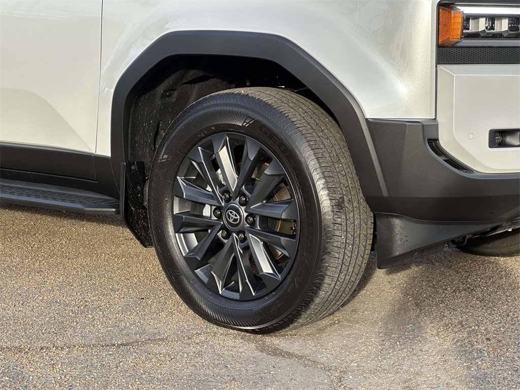 Used 2025 Toyota Land Cruiser image 27
