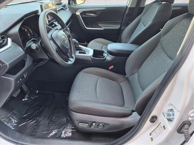Used 2025 Toyota RAV4 XLE FWD image 15