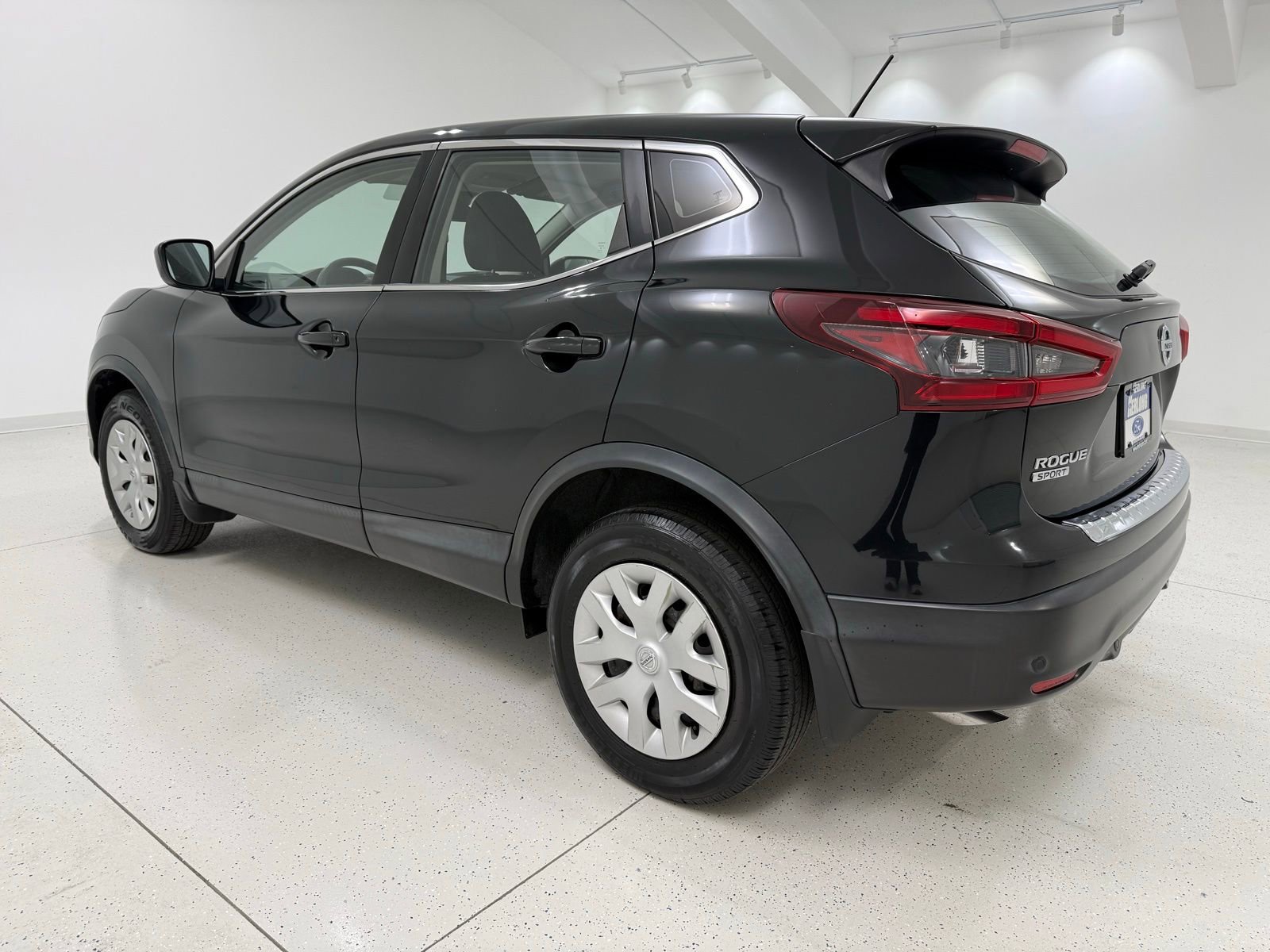Used 2020 Nissan Rogue Sport S image 5