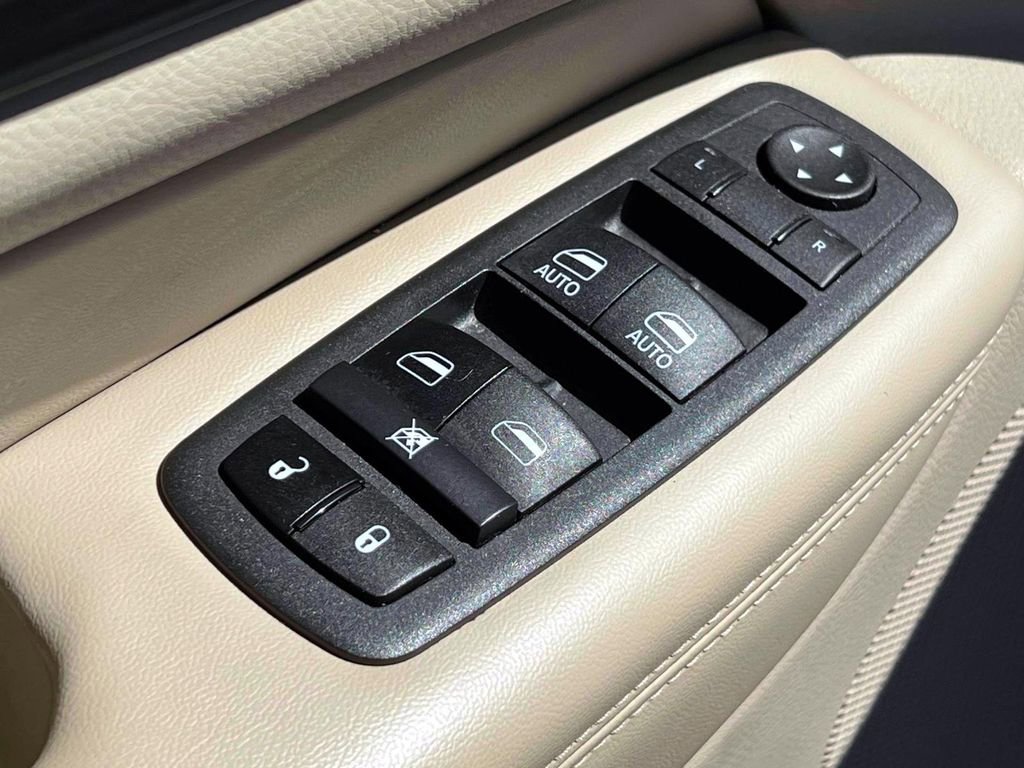 Certified 2022 Jeep Grand Cherokee Laredo E image 16