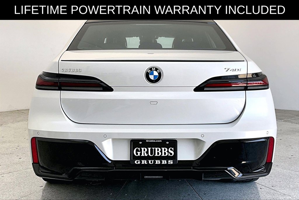 Used 2026 BMW 740i RWD image 5