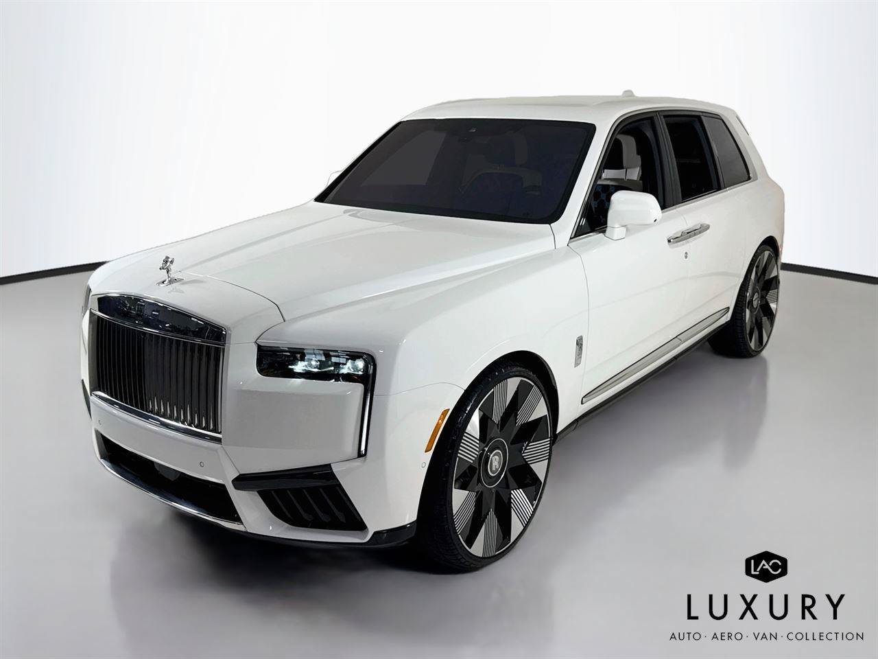 Used 2025 Rolls-Royce Cullinan AWD/4WD image 4