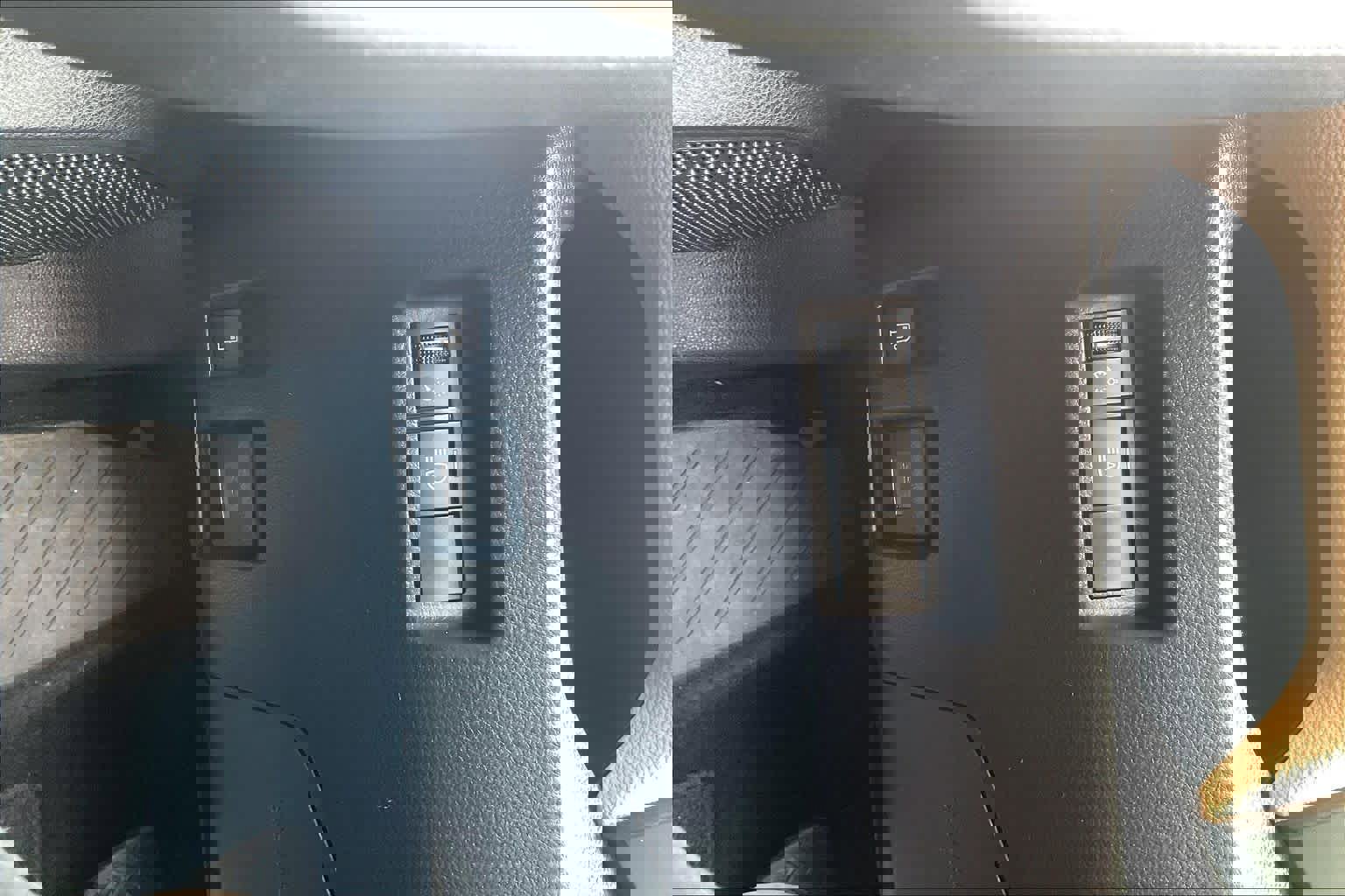 Used 2025 Toyota RAV4 LE AWD/4WD image 33