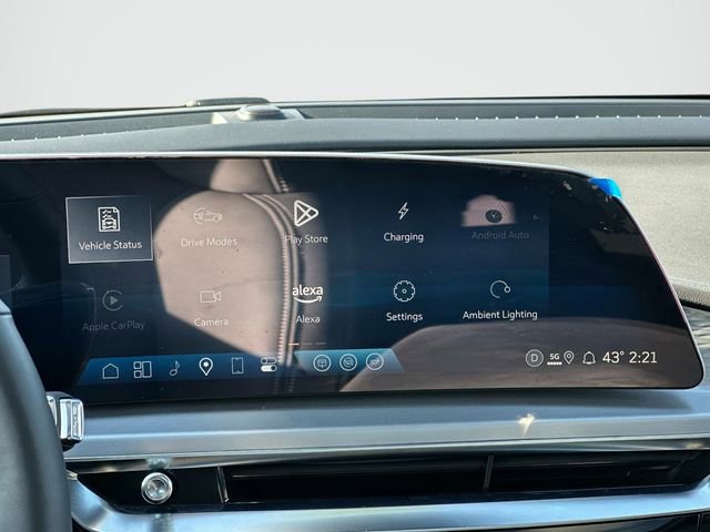 Used 2025 Cadillac Lyriq Luxury image 3