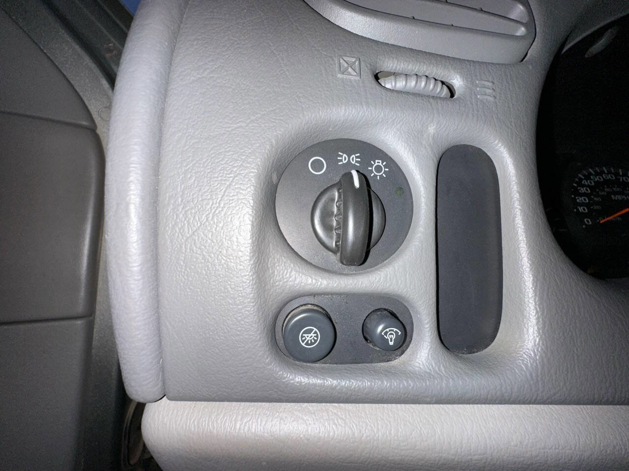 Used 2002 Chevrolet TrailBlazer LS w/ Preferred Equipment Group image 18