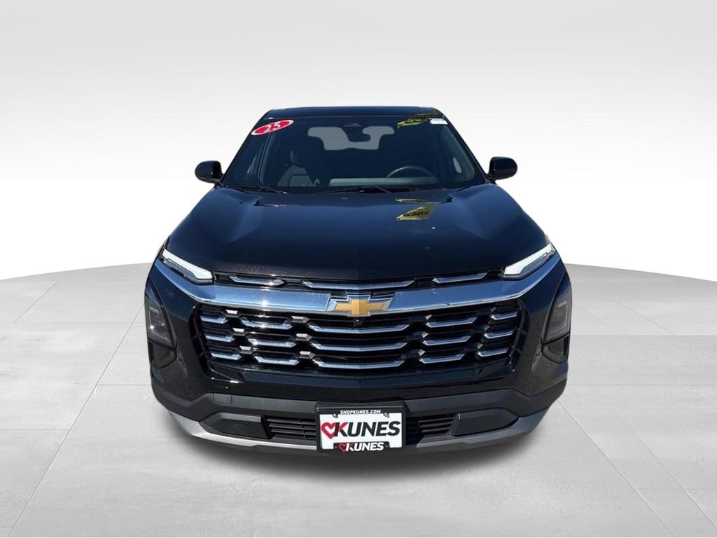 Used 2025 Chevrolet Equinox LT AWD/4WD image 2