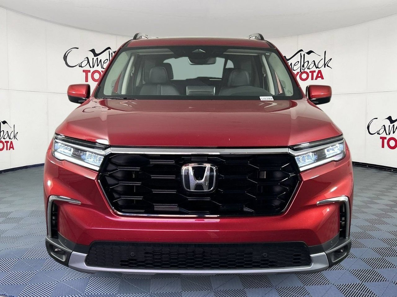 Used 2024 Honda Pilot Touring image 3