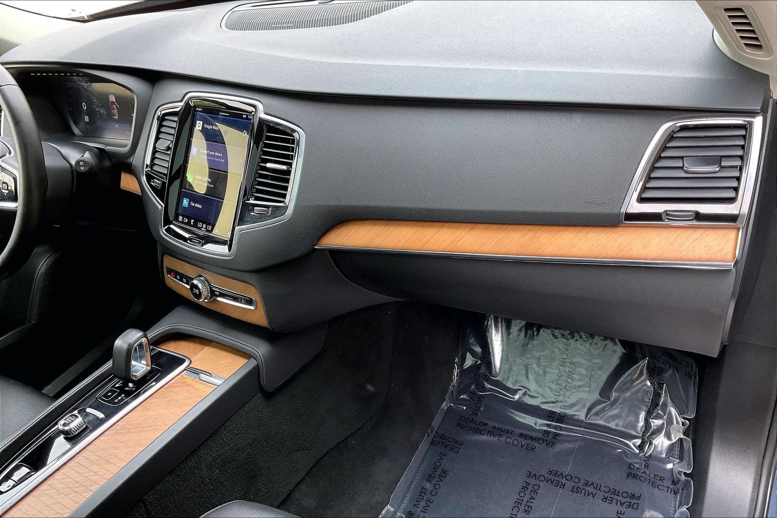 Used 2024 Volvo XC90 B6 Plus AWD/4WD image 24