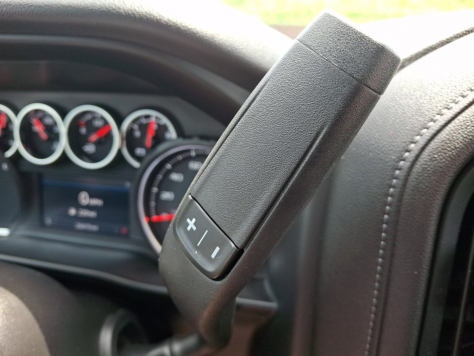 Certified 2020 Chevrolet Silverado 1500 RST w/ All-Star Edition RWD image 14