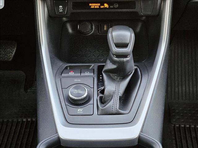 Used 2022 Toyota RAV4 LE AWD/4WD image 12