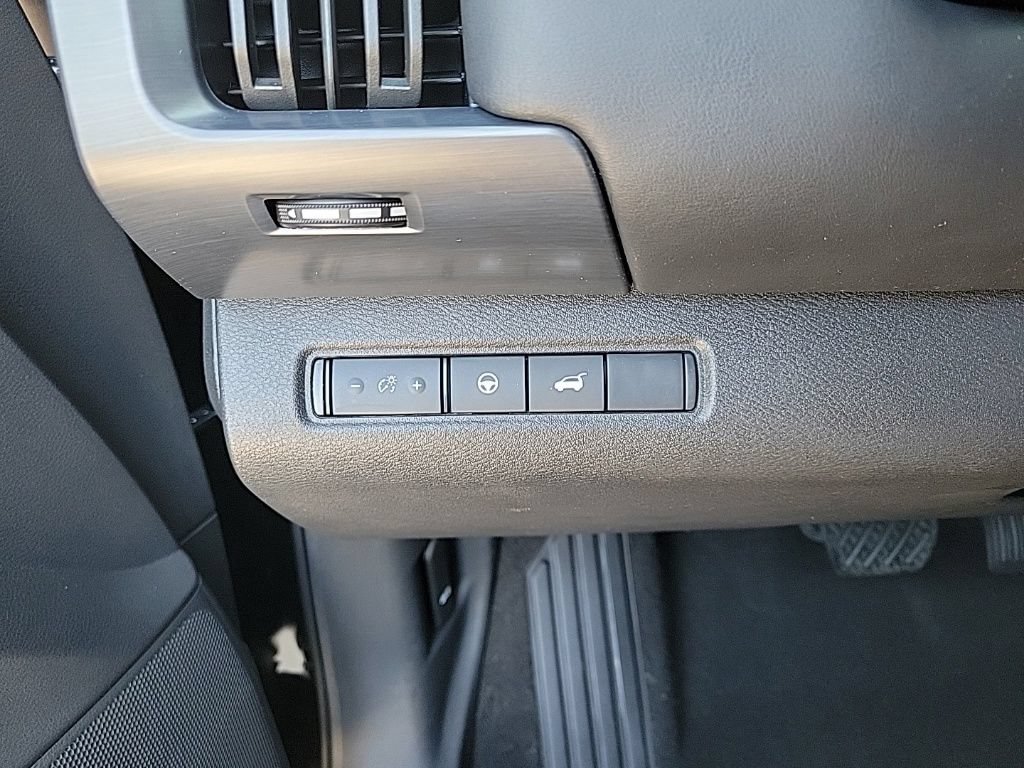 Used 2025 Nissan Pathfinder SL AWD/4WD image 34