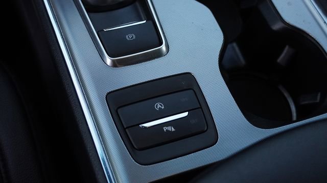 Used 2024 Ford Edge Titanium image 28