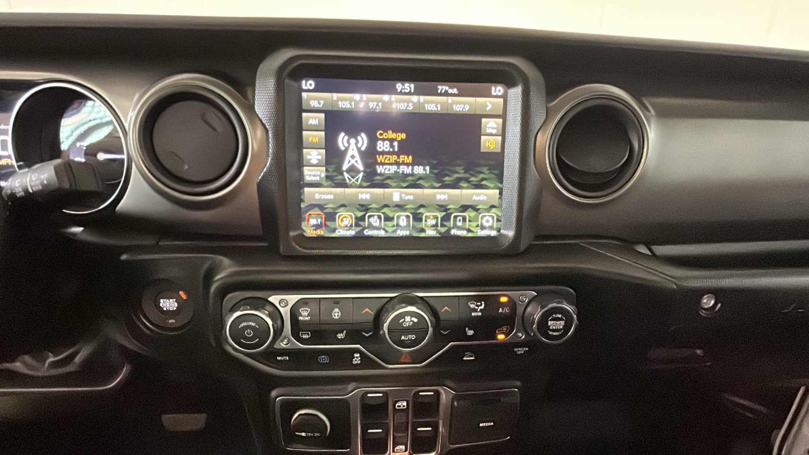 Used 2023 Jeep Wrangler Unlimited w/ Cold Weather Group AWD/4WD image 27