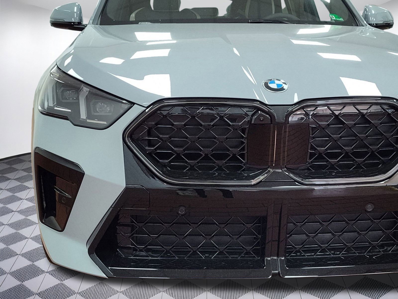 Used 2025 BMW X2 xDrive28i w/ Premium Package image 6