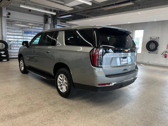 Used 2025 Chevrolet Suburban LT AWD/4WD image 10