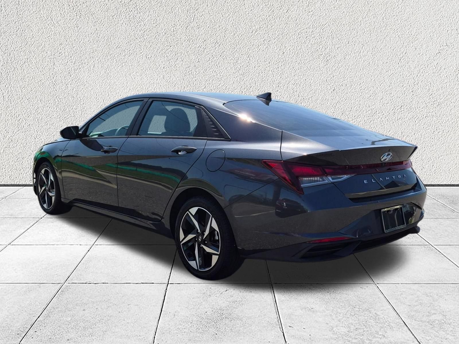 Used 2023 Hyundai Elantra SEL w/ Convenience Package FWD image 5