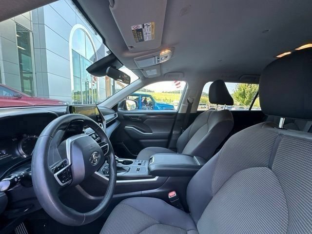 Used 2023 Toyota Highlander LE FWD image 30