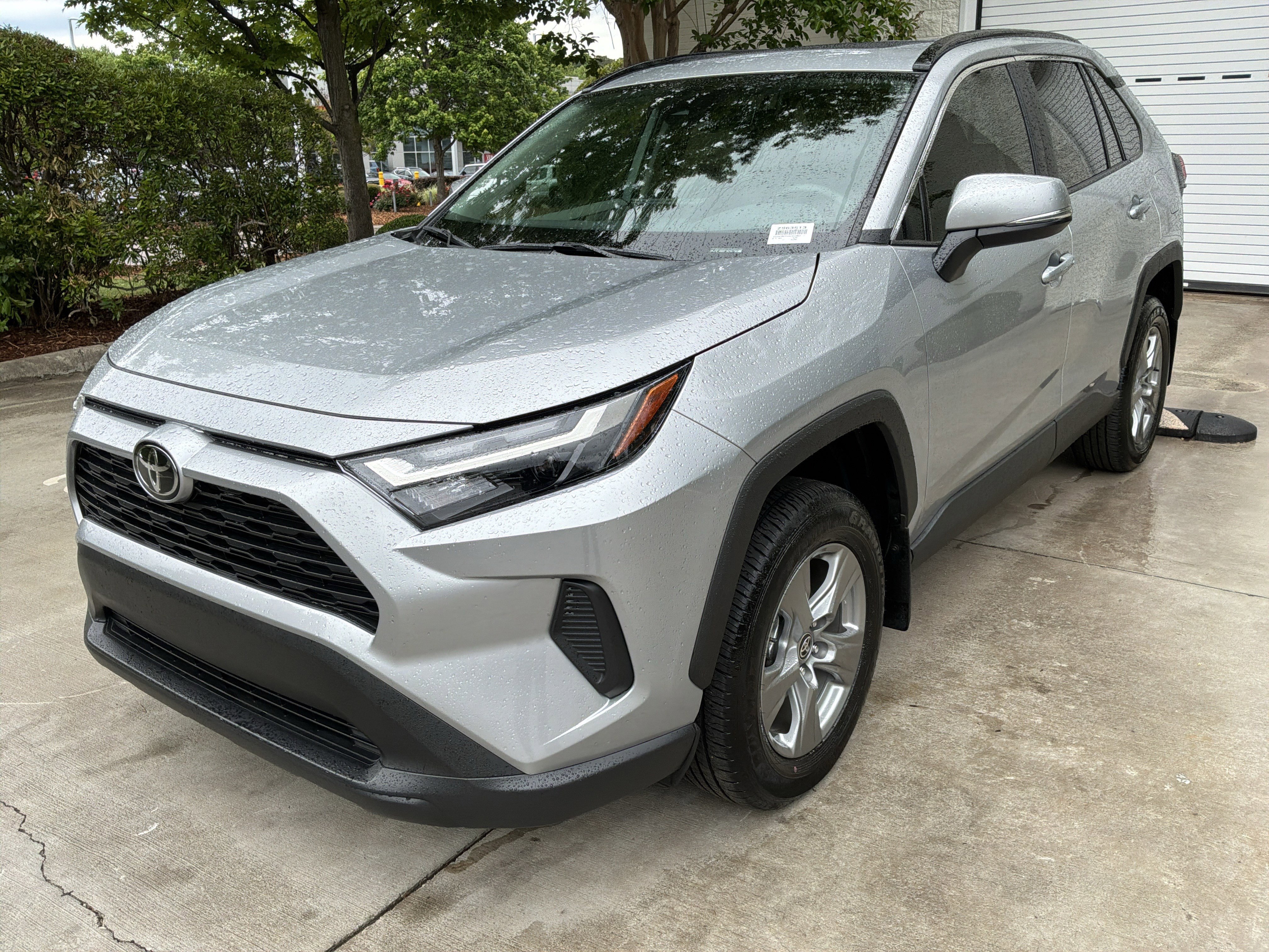 Used 2025 Toyota RAV4 XLE w/ Convenience Package FWD image 5