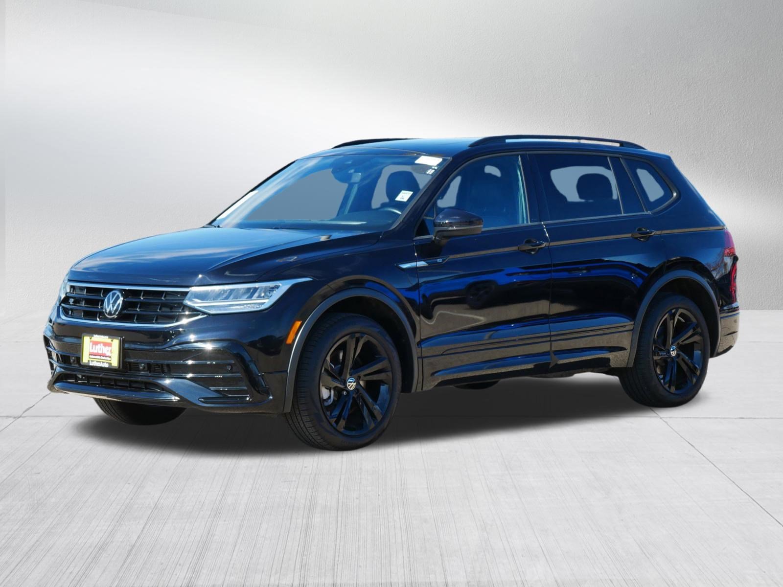 Used 2024 Volkswagen Tiguan SE R-Line w/ MDO Package, Two-Row image 3
