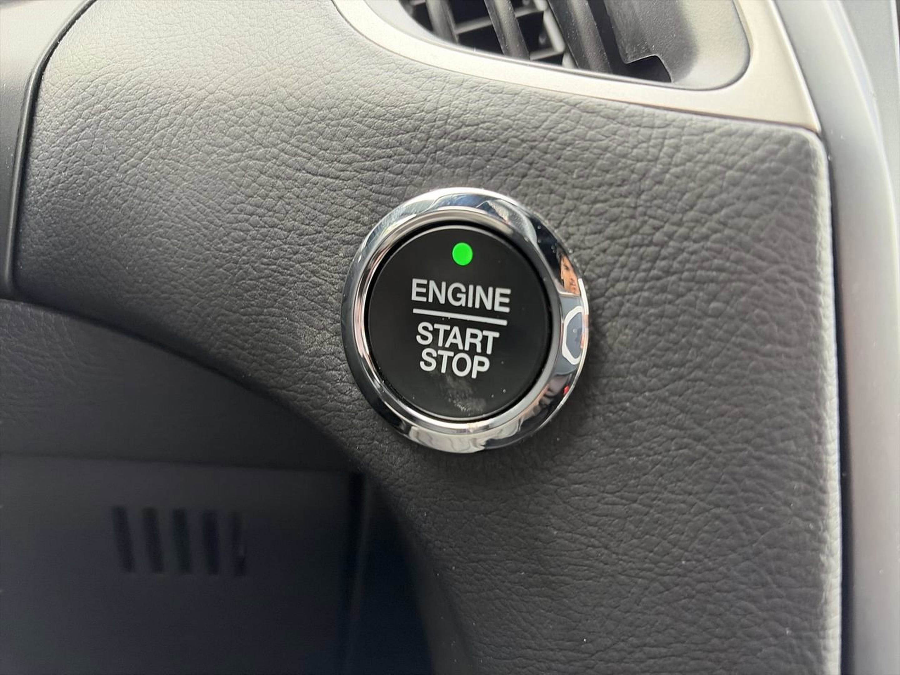 Used 2024 Ford Edge ST-Line image 9