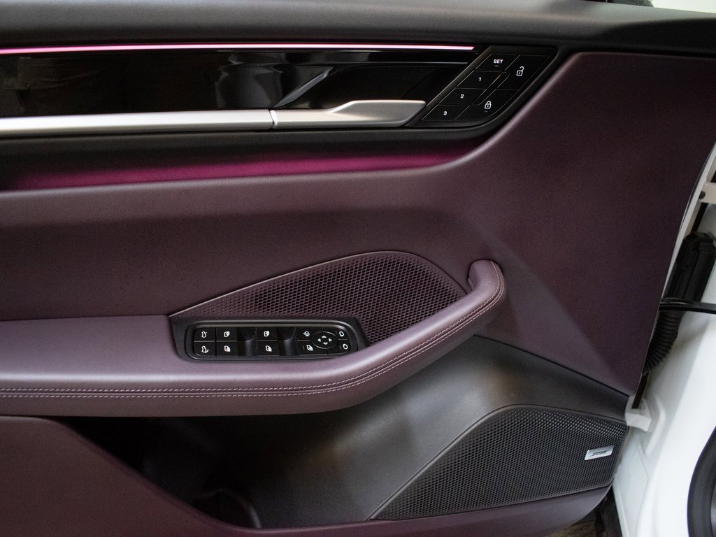 Certified 2025 Porsche Macan 4 Electric image 19