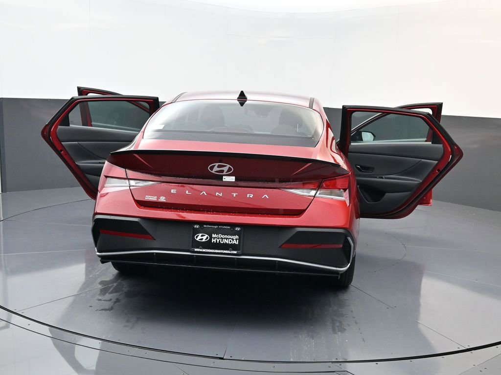Certified 2025 Hyundai Elantra Sport image 22