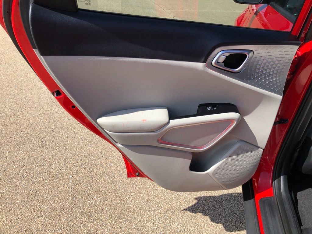 Used 2020 Kia Soul LX image 11