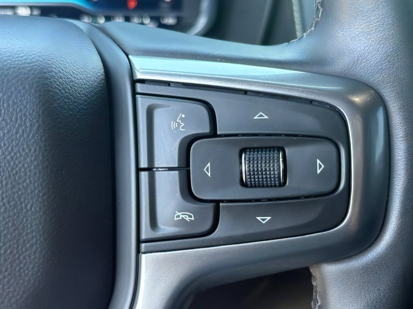 Used 2023 Chevrolet Suburban Premier AWD/4WD image 23
