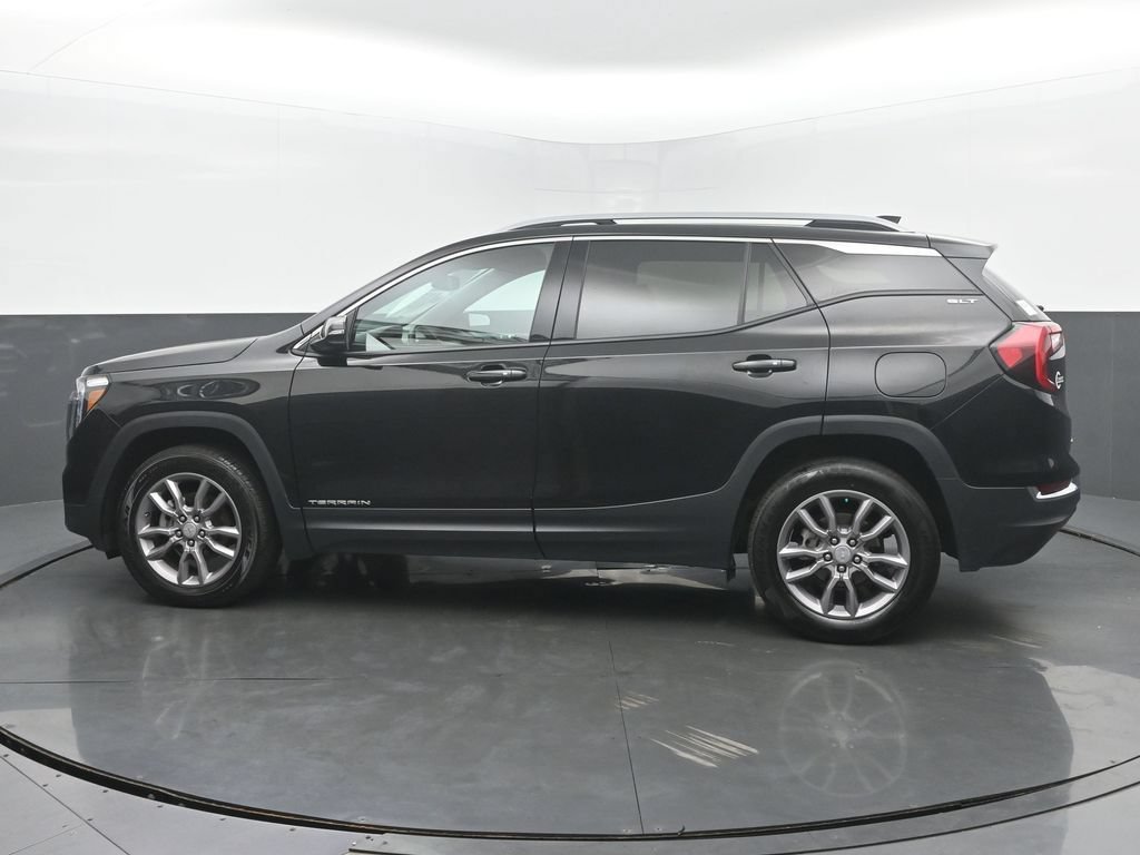 Used 2024 GMC Terrain SLT AWD/4WD image 3