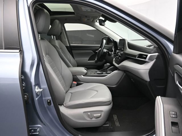 Used 2021 Toyota Highlander XLE image 47