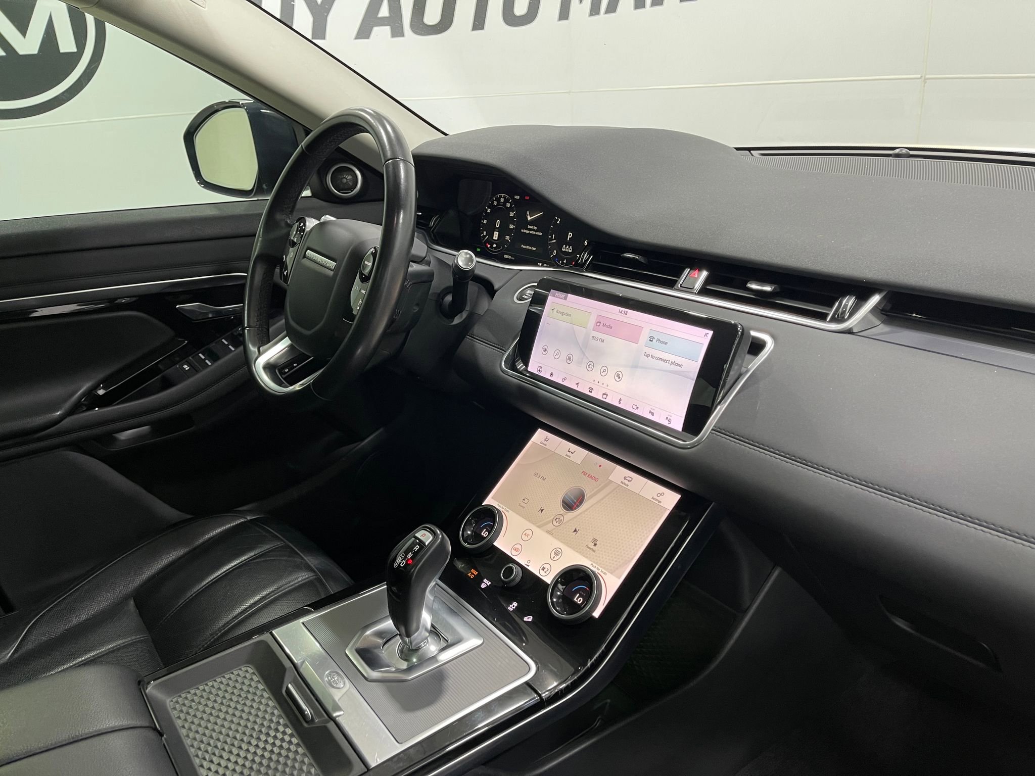 Used 2020 Land Rover Range Rover Evoque SE image 21