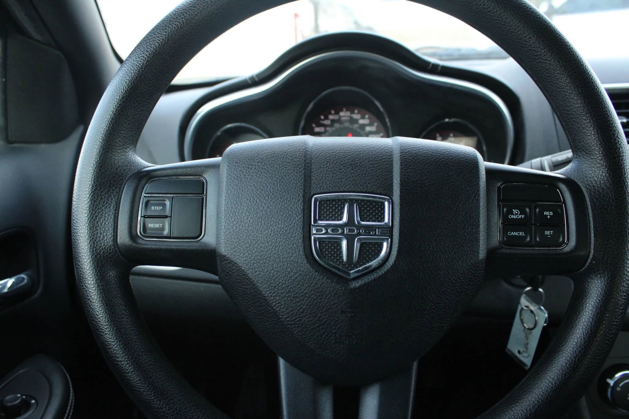 Used 2013 Dodge Avenger SE image 15