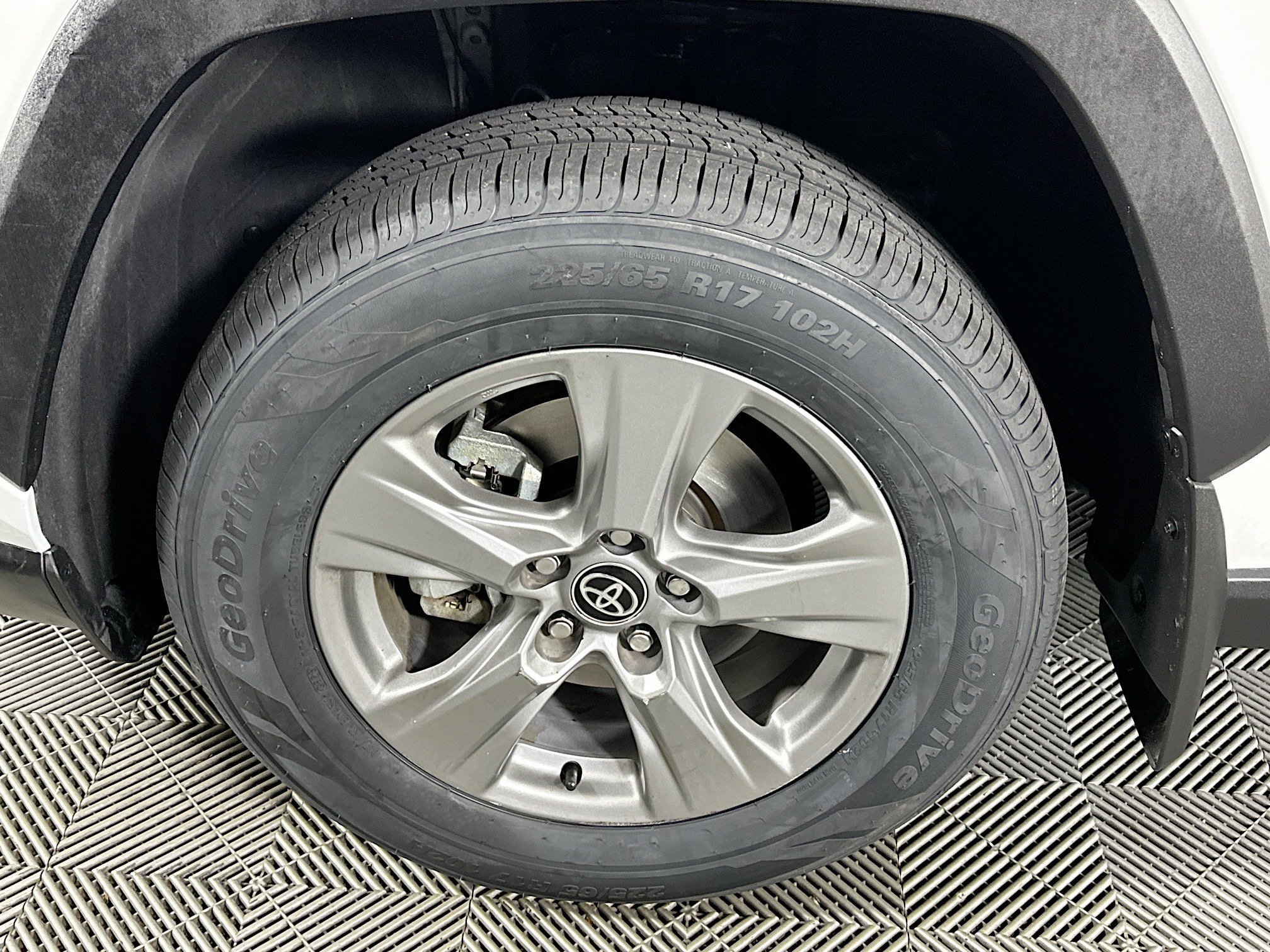 Used 2024 Toyota RAV4 XLE FWD image 11