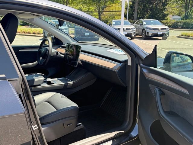 Used 2025 Tesla Model Y Long Range RWD image 24