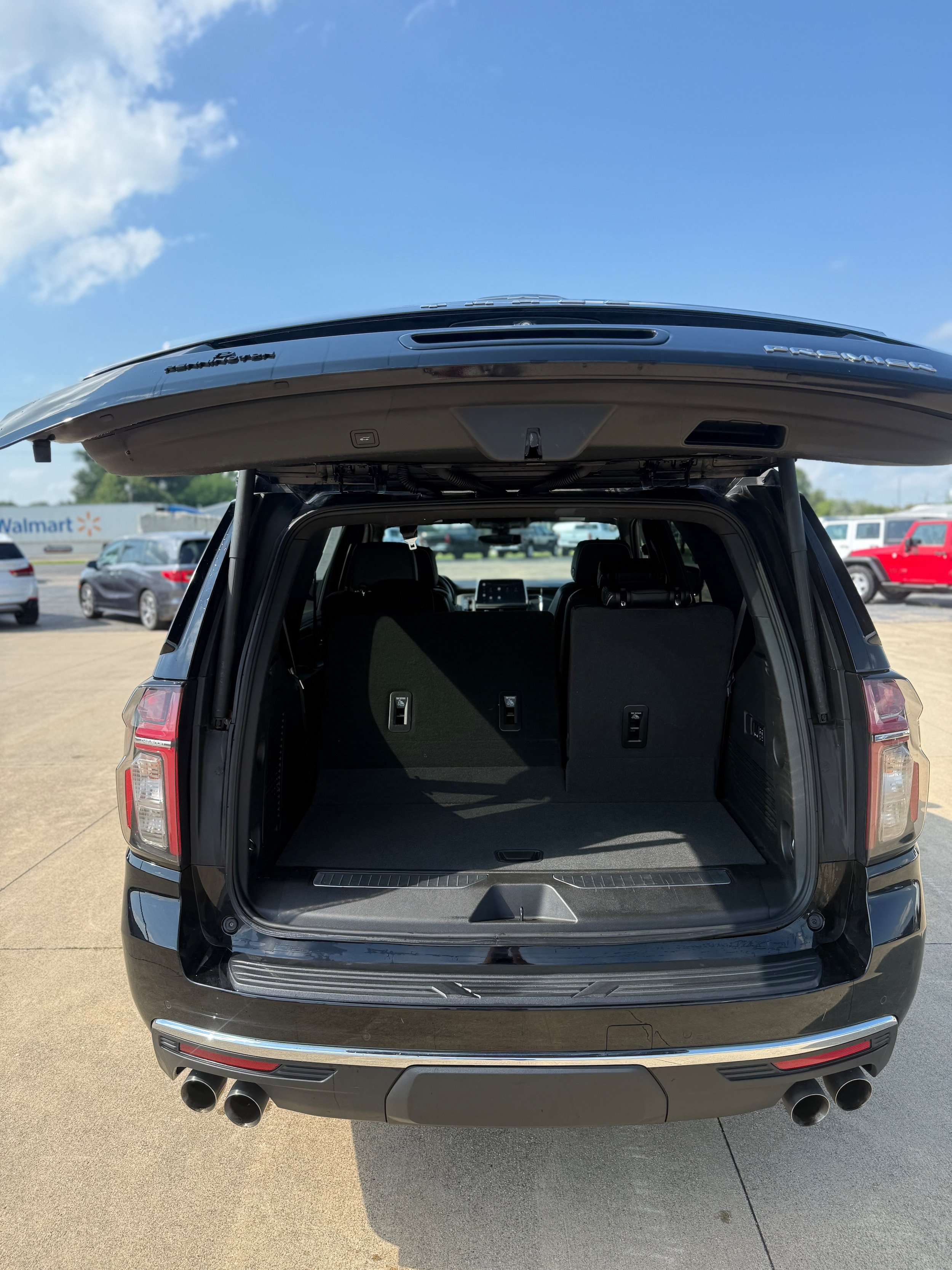 Used 2022 Chevrolet Tahoe Premier AWD/4WD image 16