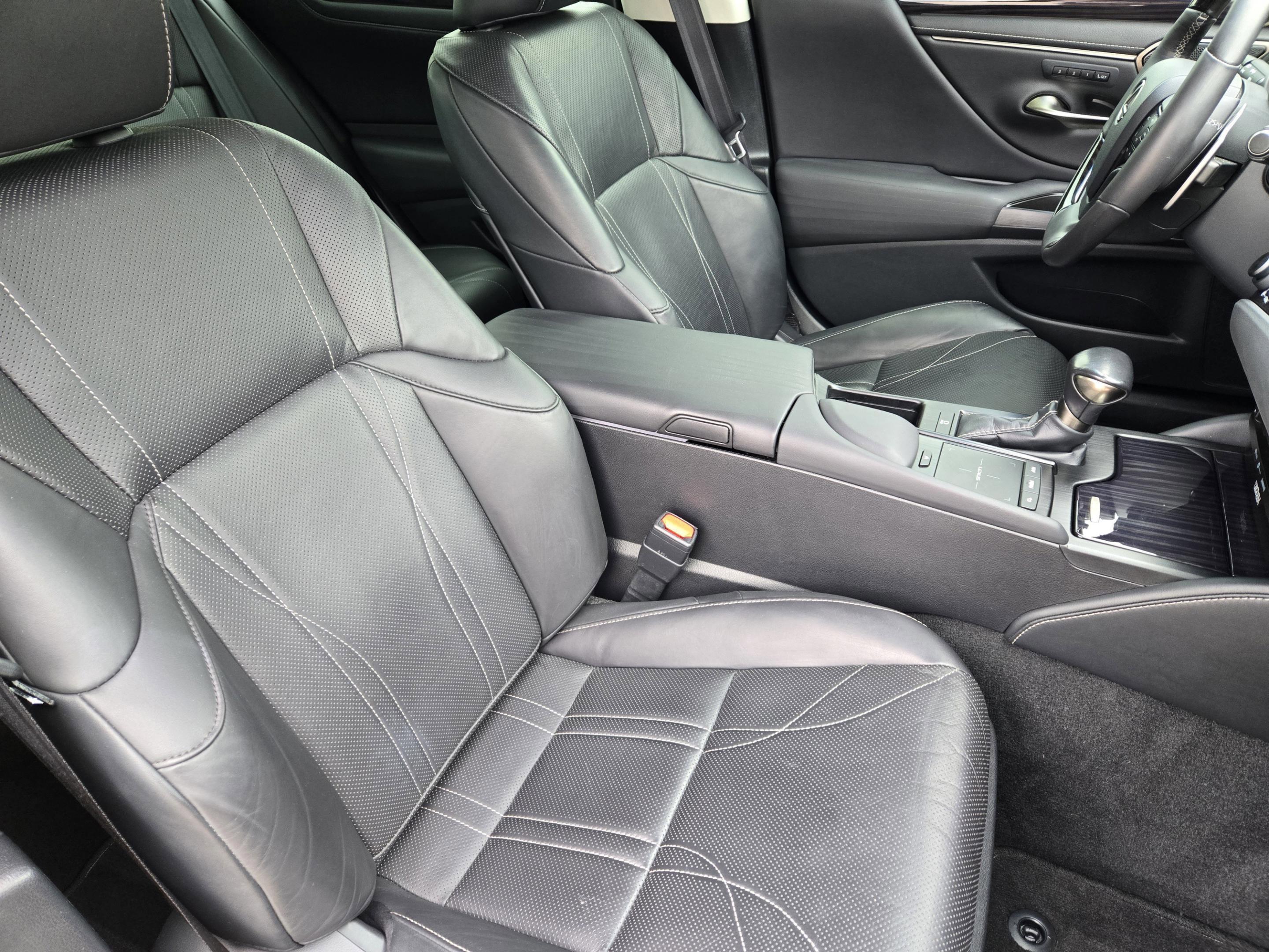 Used 2019 Lexus ES 350 Ultra Luxury FWD image 10