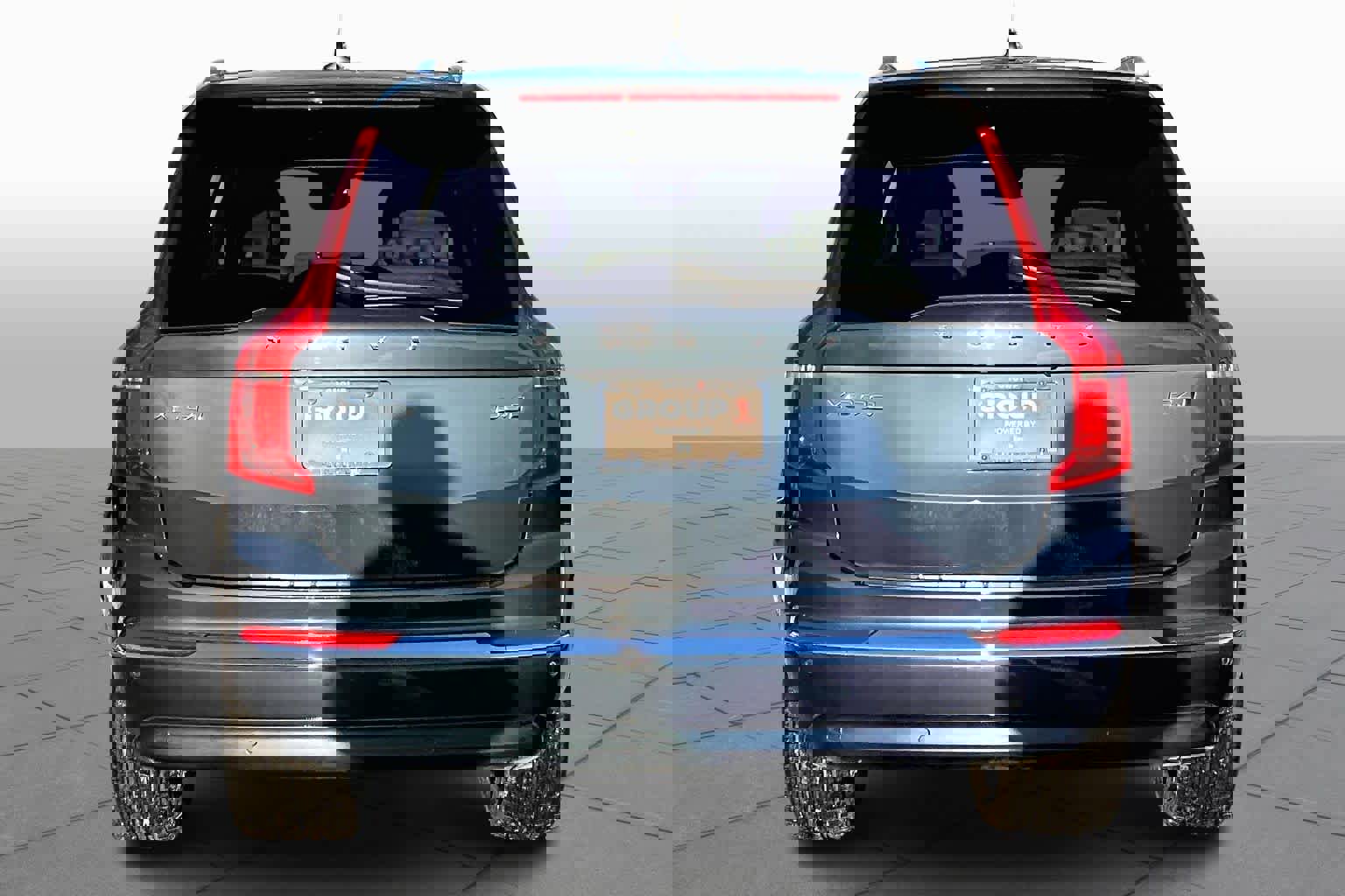 Certified 2024 Volvo XC90 B6 Ultimate w/ Protection Package Premier image 5