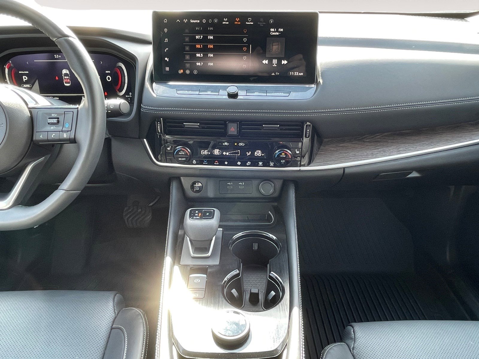 Used 2024 Nissan Rogue Platinum w/ Platinum Premium Package image 11