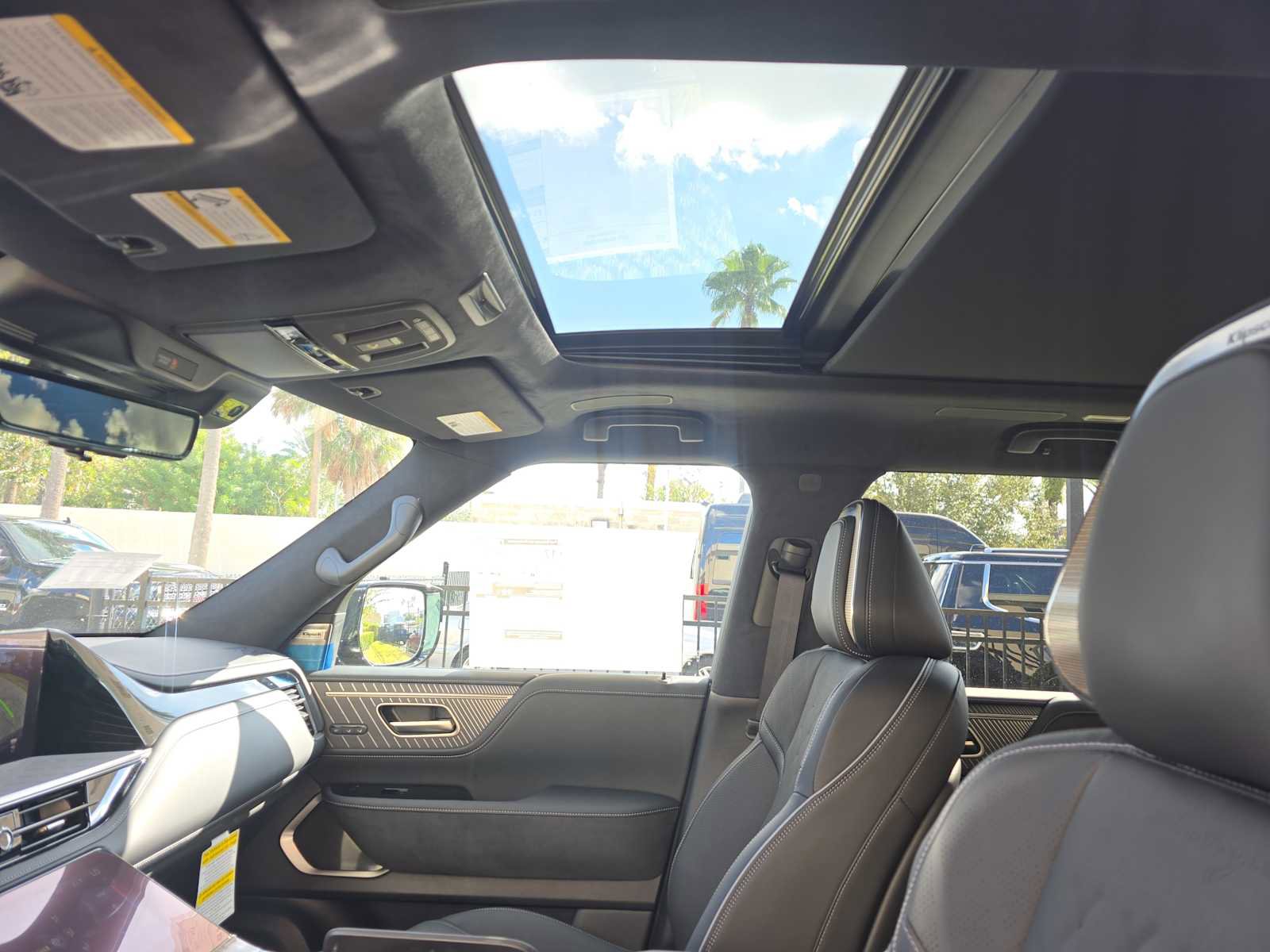 New 2026 INFINITI QX80 Autograph w/ Premium Cargo Package image 25