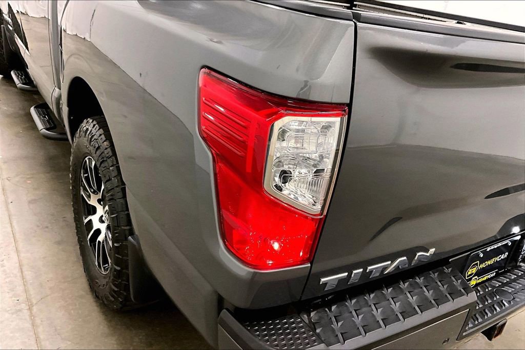 Used 2021 Nissan Titan SV w/ SV Convenience Package image 24