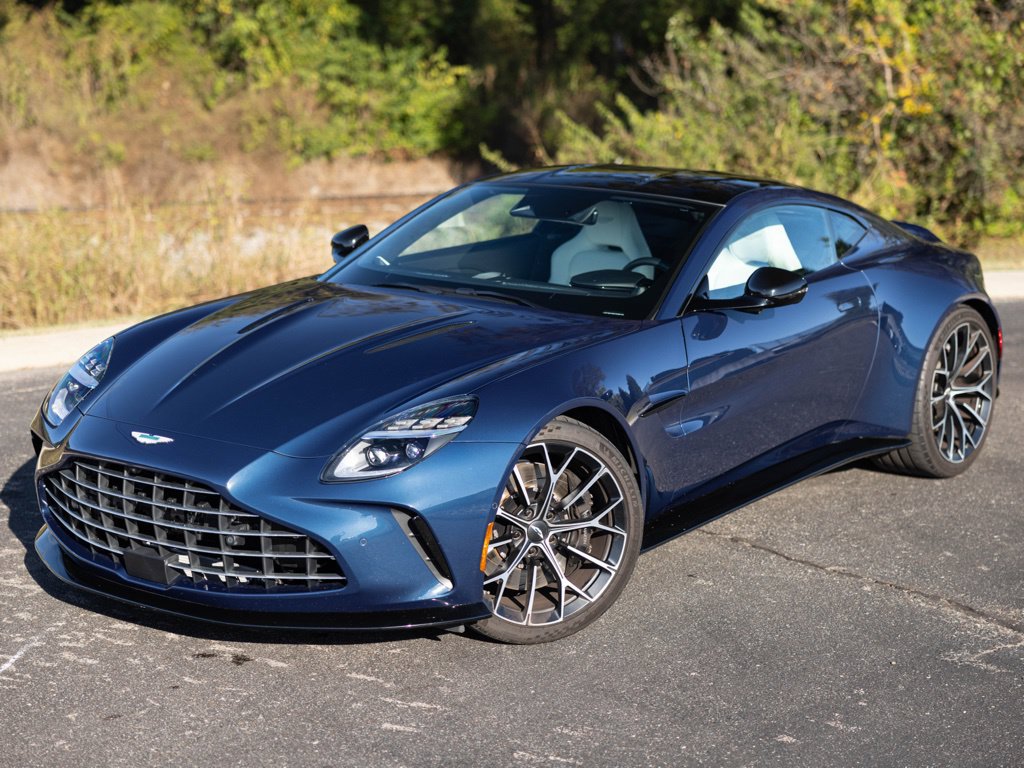Used 2025 Aston Martin V8 Vantage Coupe RWD image 2