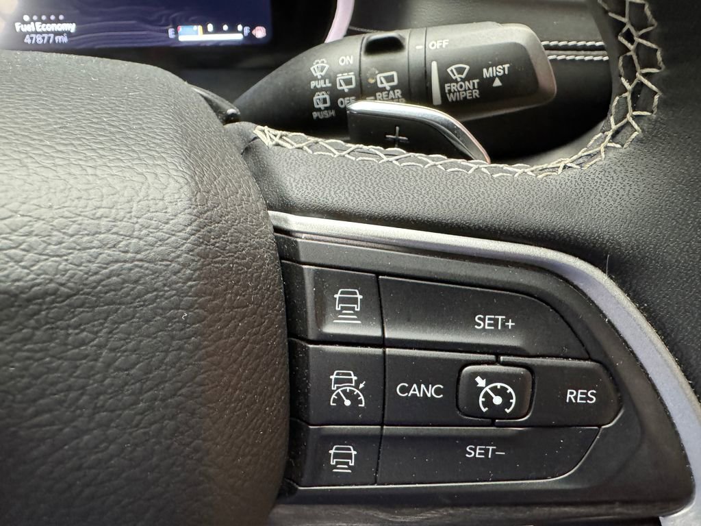Used 2023 Jeep Grand Cherokee Limited w/ Luxury Tech Group II AWD/4WD image 14