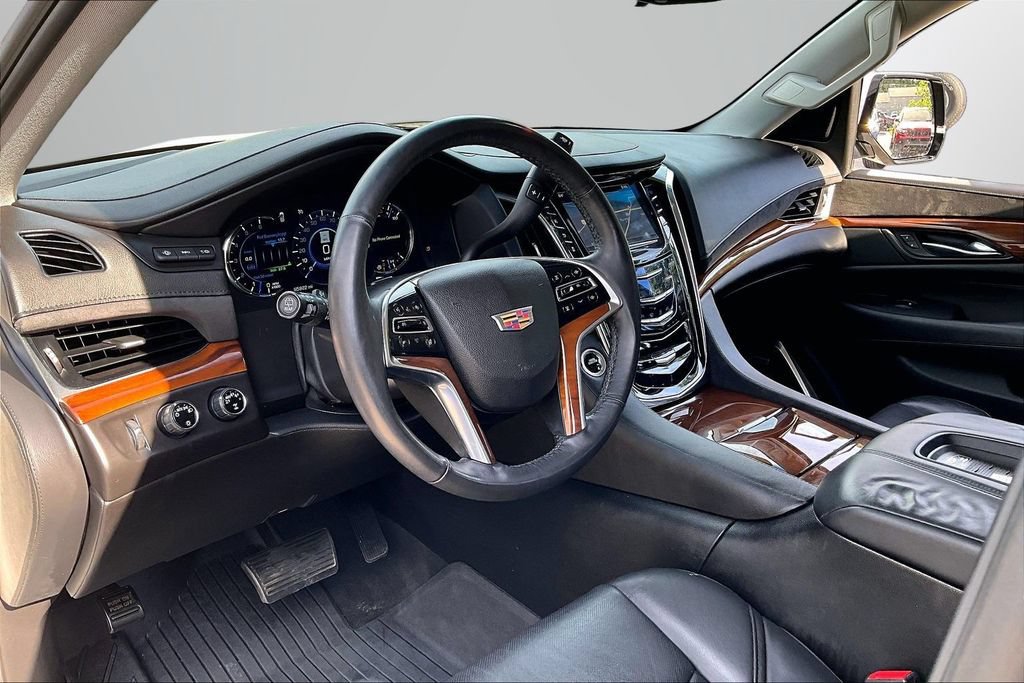 Used 2017 Cadillac Escalade ESV Luxury AWD/4WD image 17