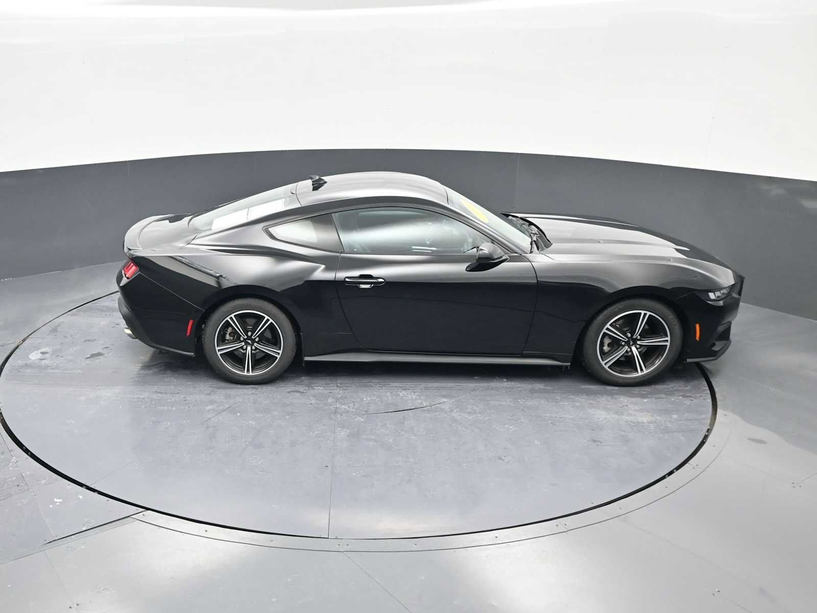 Used 2024 Ford Mustang Premium image 31