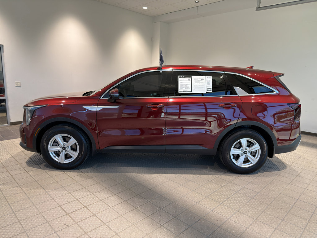 Certified 2024 Kia Sorento LX image 2