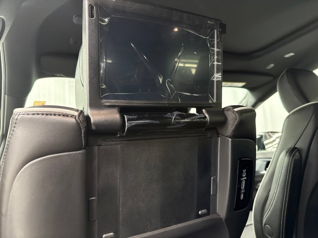 Used 2026 Chrysler Pacifica Limited w/ Uconnect Theater Family Group FWD image 13