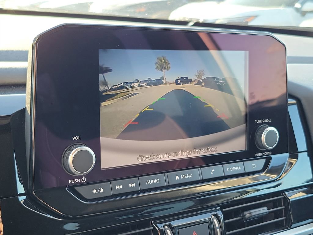 Used 2025 Nissan Pathfinder SV image 30