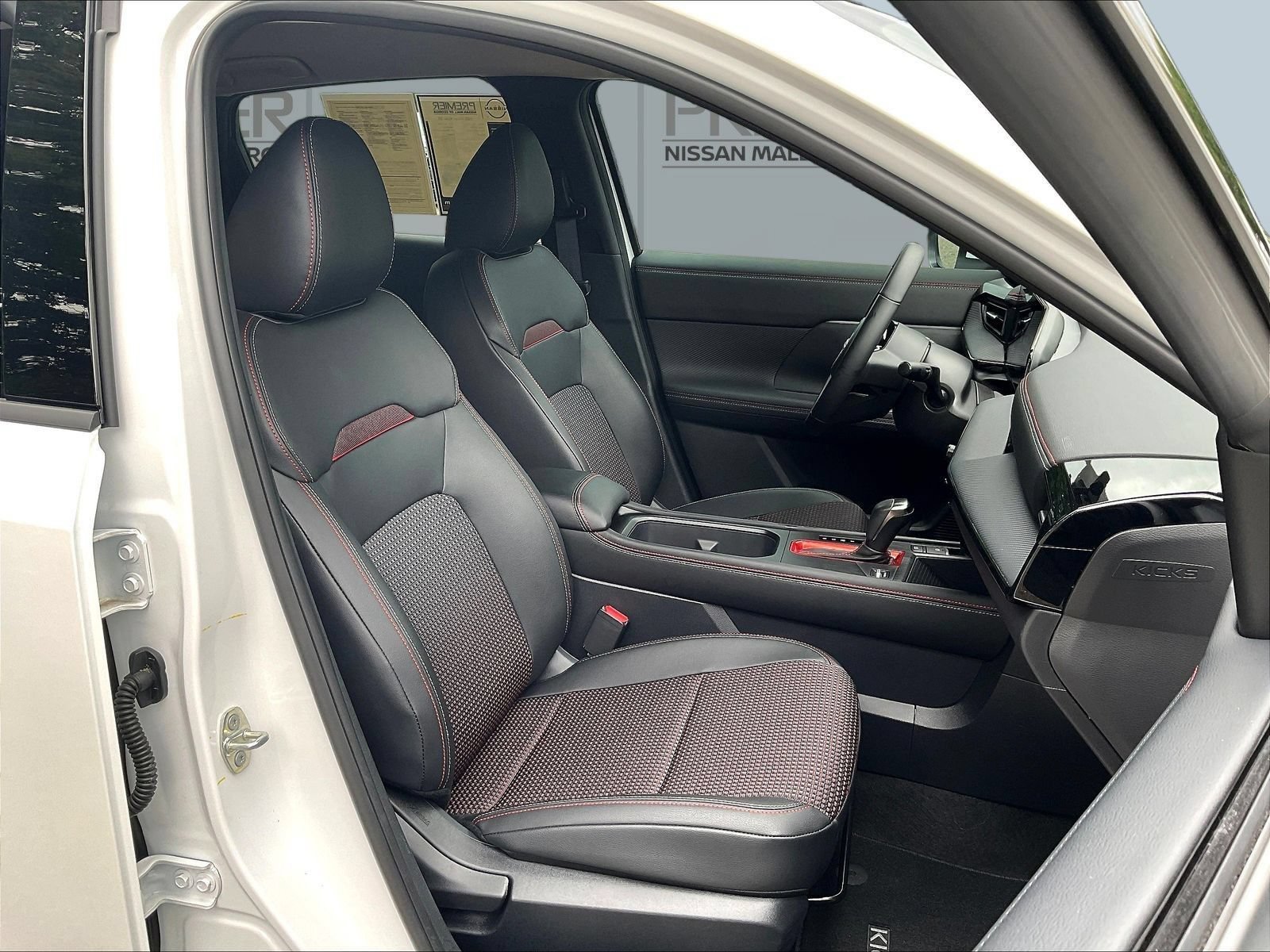 Certified 2025 Nissan Kicks SR FWD image 30