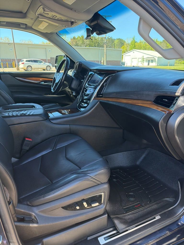 Used 2017 Cadillac Escalade ESV Premium Luxury AWD/4WD image 15