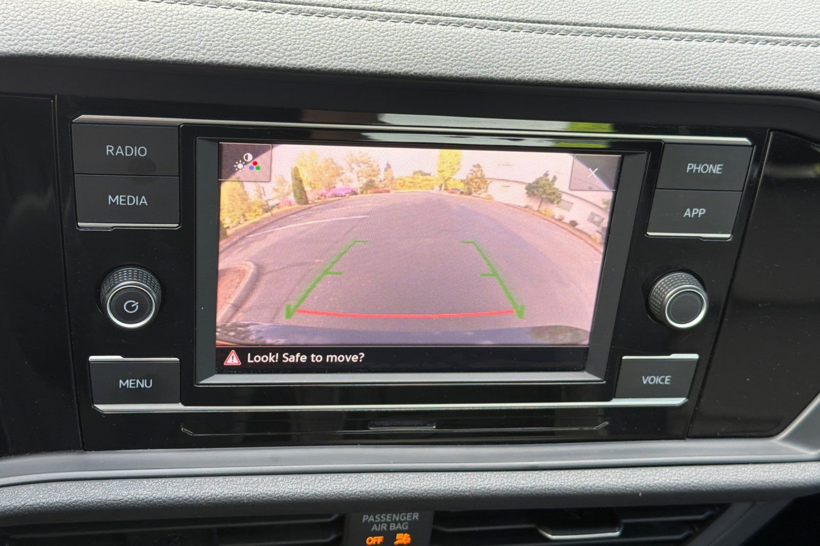 Used 2024 Volkswagen Jetta SE FWD image 18